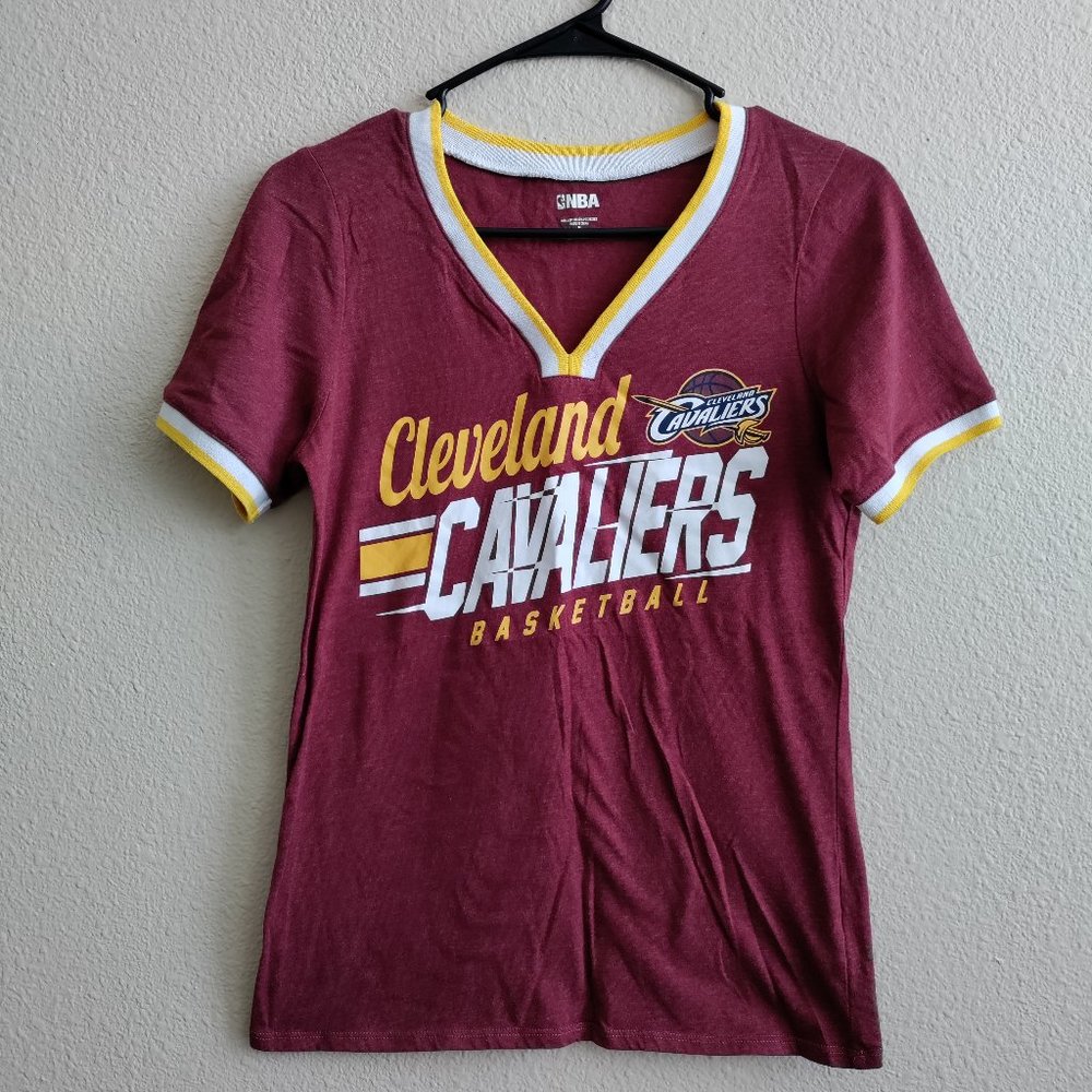 NBA Cleveland Cavaliers Women's V-Neck Short-Sleeve T-Shirt  Size M